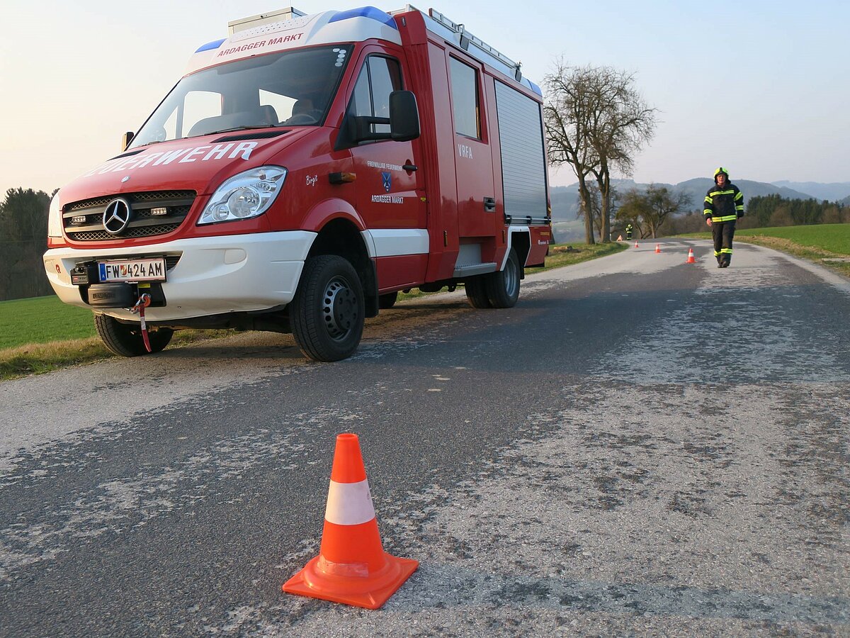 Übung Der Silberrücken - Absichern Von Verkehrsflächen - FF Ardagger Markt